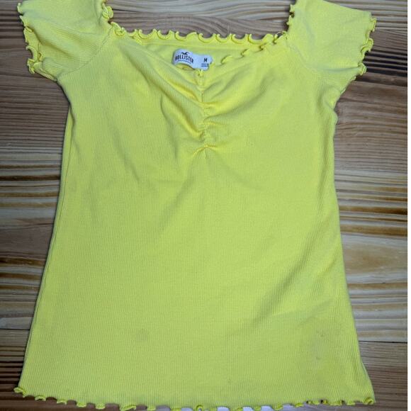 HOLLISTER Off the Shoulder Scalloped Sleeve Top/Shirt. Yellow. Size M - Picture 1 of 5